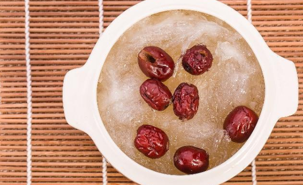 什么時(shí)候吃燕窩發(fā)揮的作用較好？在吃燕窩時(shí)需要注意哪些問(wèn)題？